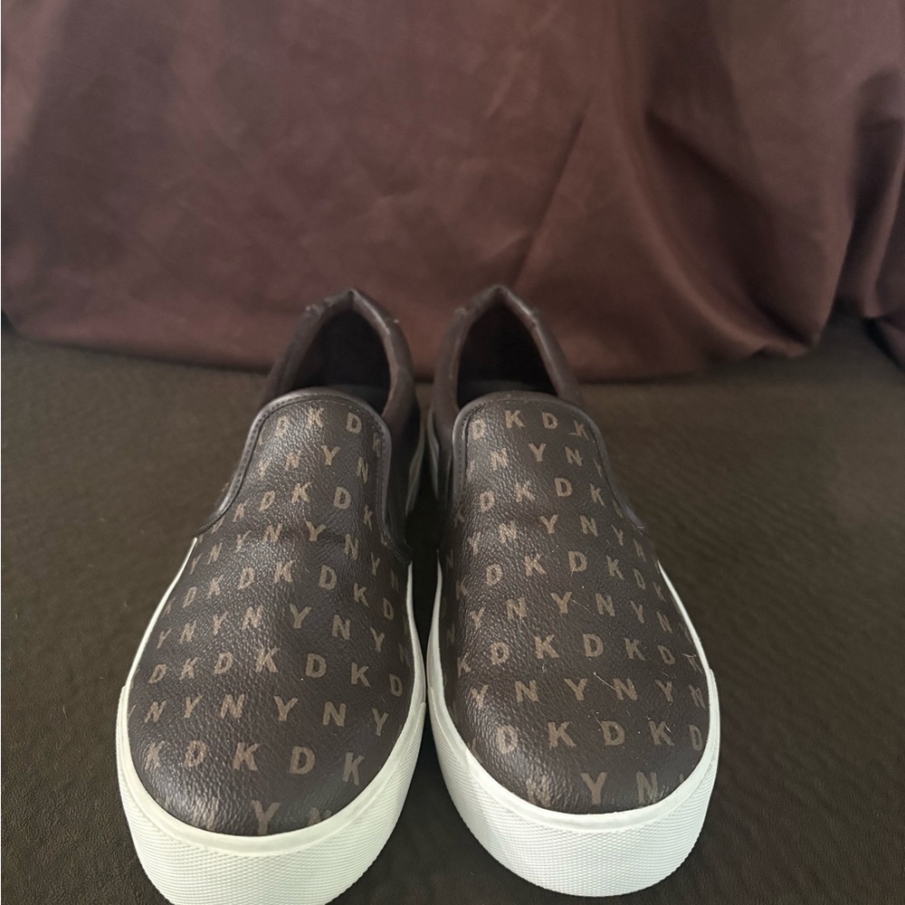 DKNY Logo Print Slip-On Sneakers | Size 9.5 | Like New